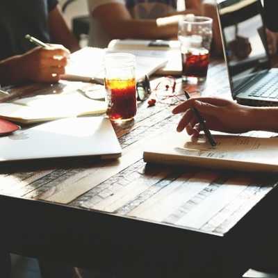 צוות המחברים, ההוגים והאנשים שלקחו חלק בהפקת האתר